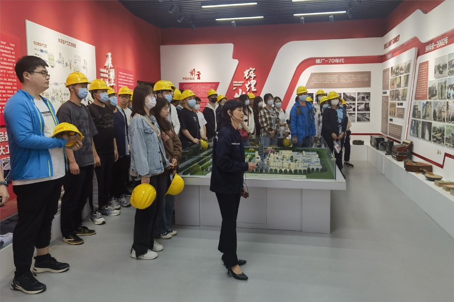 济南大学材料学院师生到潍坊公司参观学习